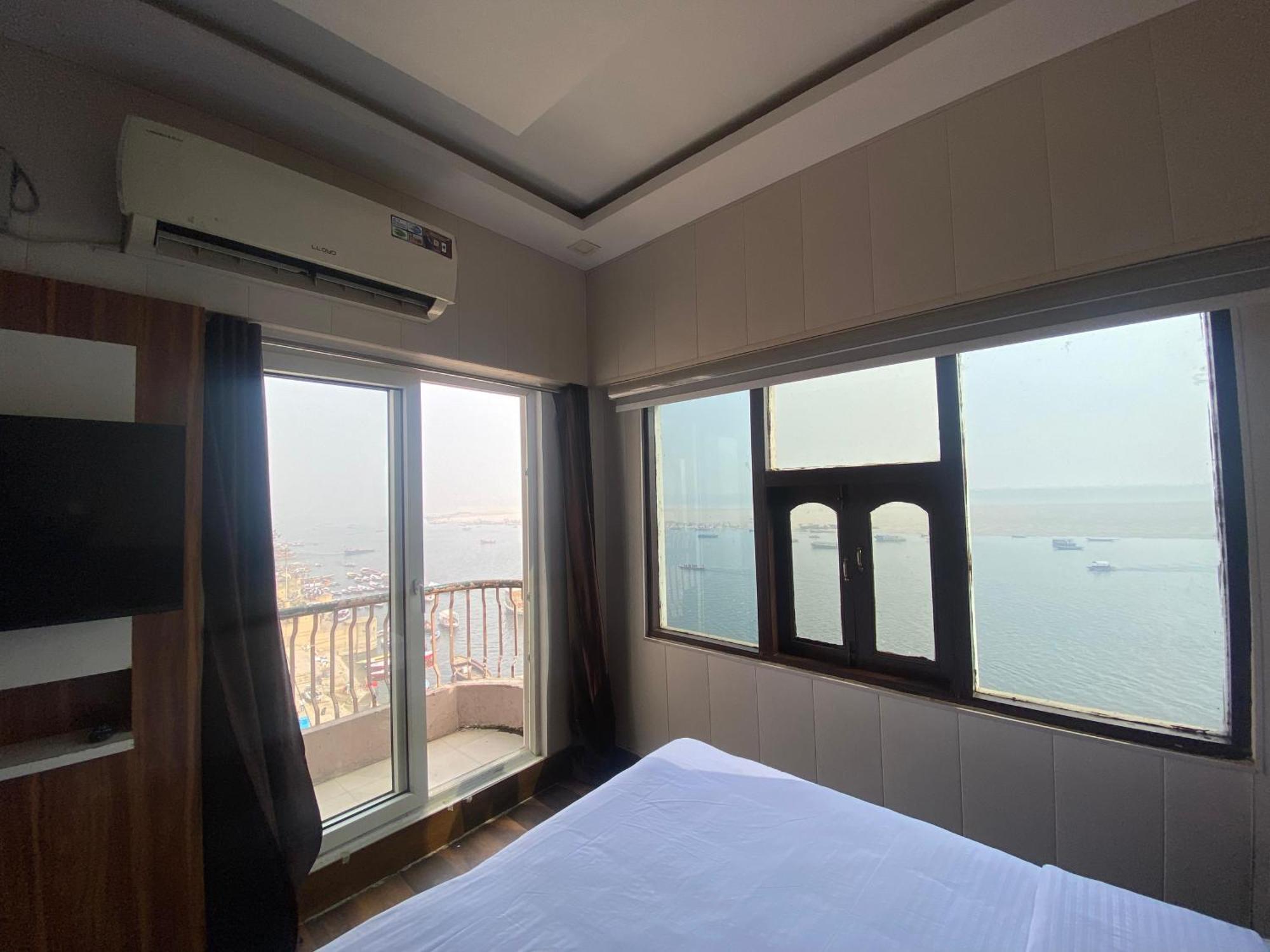 Hotel Sita Palace On Heritage Ghats Of Benaras Varanasi Exterior foto