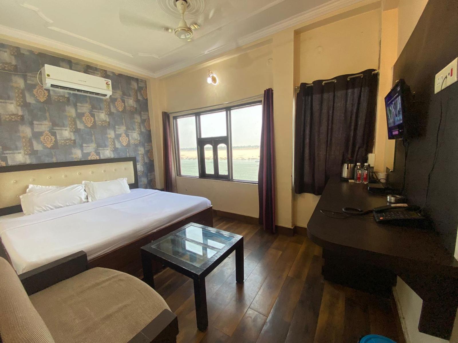 Hotel Sita Palace On Heritage Ghats Of Benaras Varanasi Exterior foto