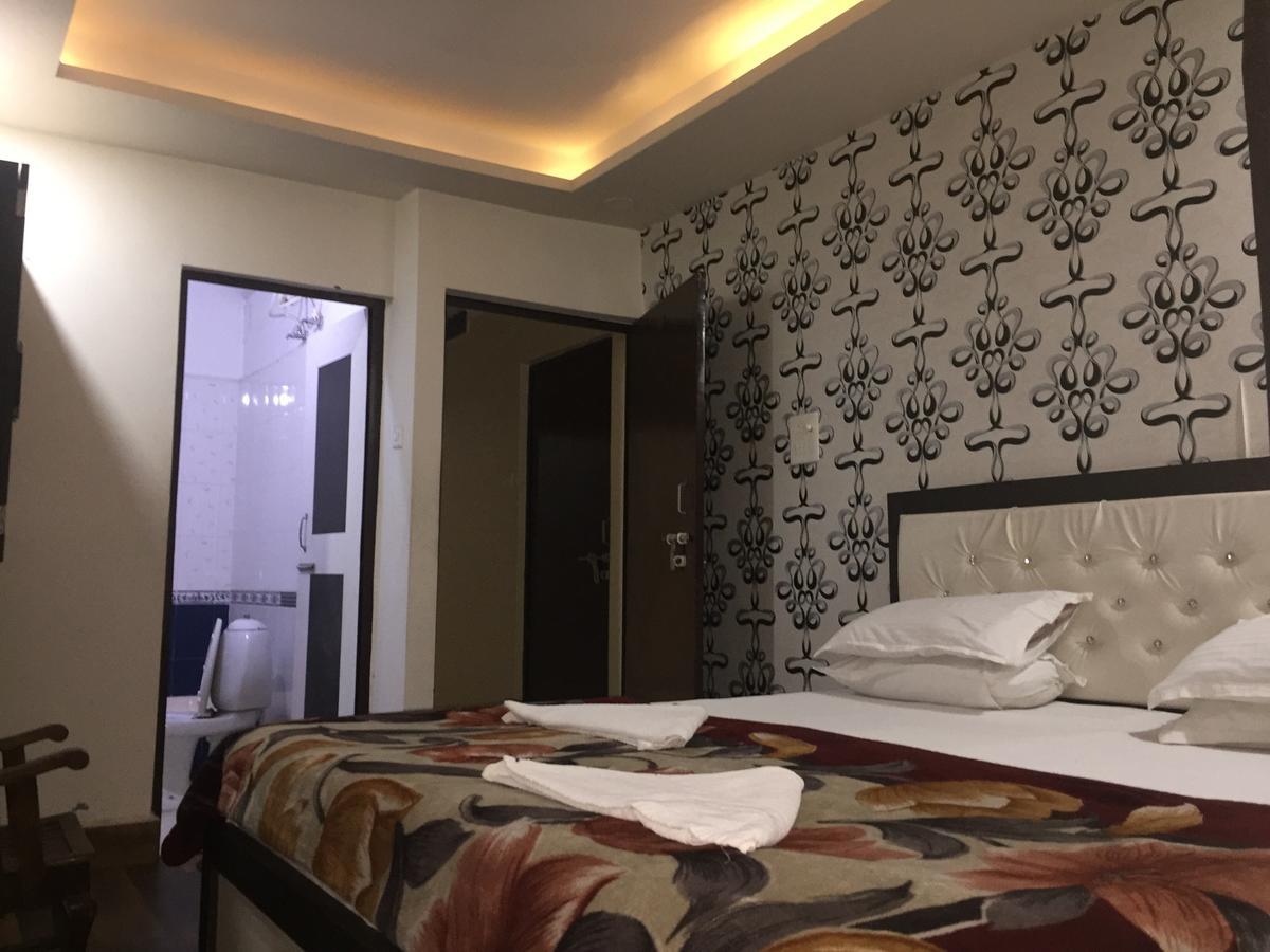 Hotel Sita Palace On Heritage Ghats Of Benaras Varanasi Exterior foto